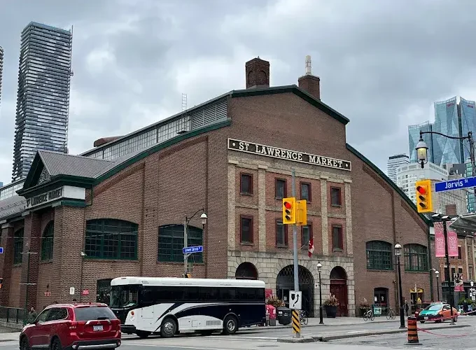 Market,Farmers' market,Fresh food market,Historical landmark,Tourist attraction